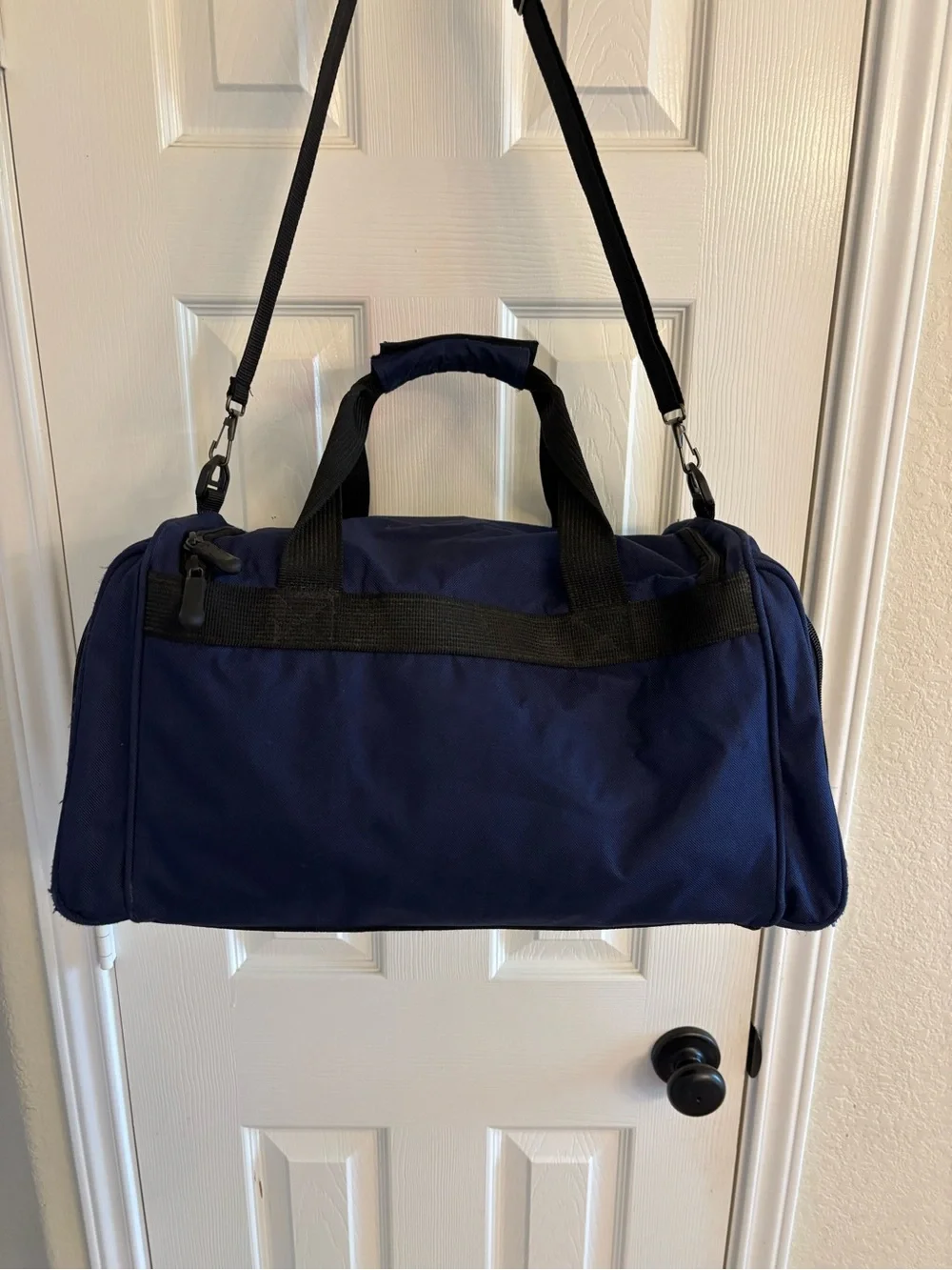 Eddie Bauer Navy Blue Duffle Bag Gym Travel Carry-On Shoulder Strap